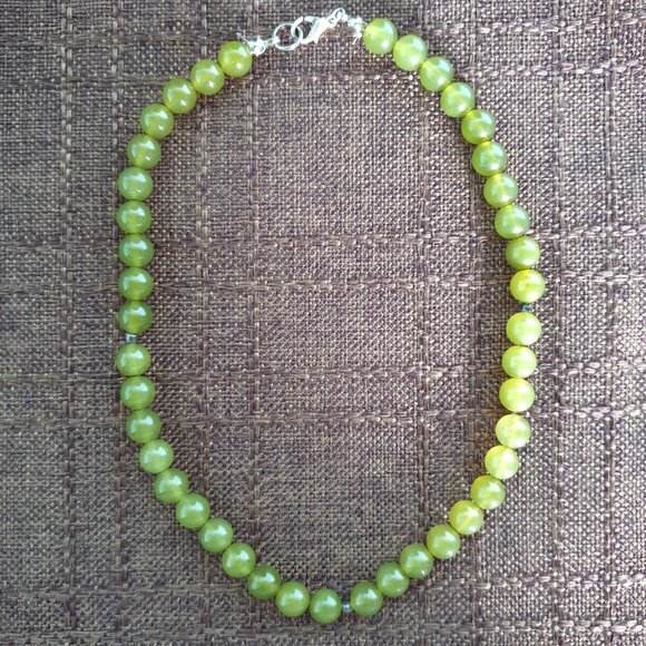 15.25'' Pretty Natural Green Nephrite Jade Beaded Necklace – 8mm Round Beads - Picture 3 of 11